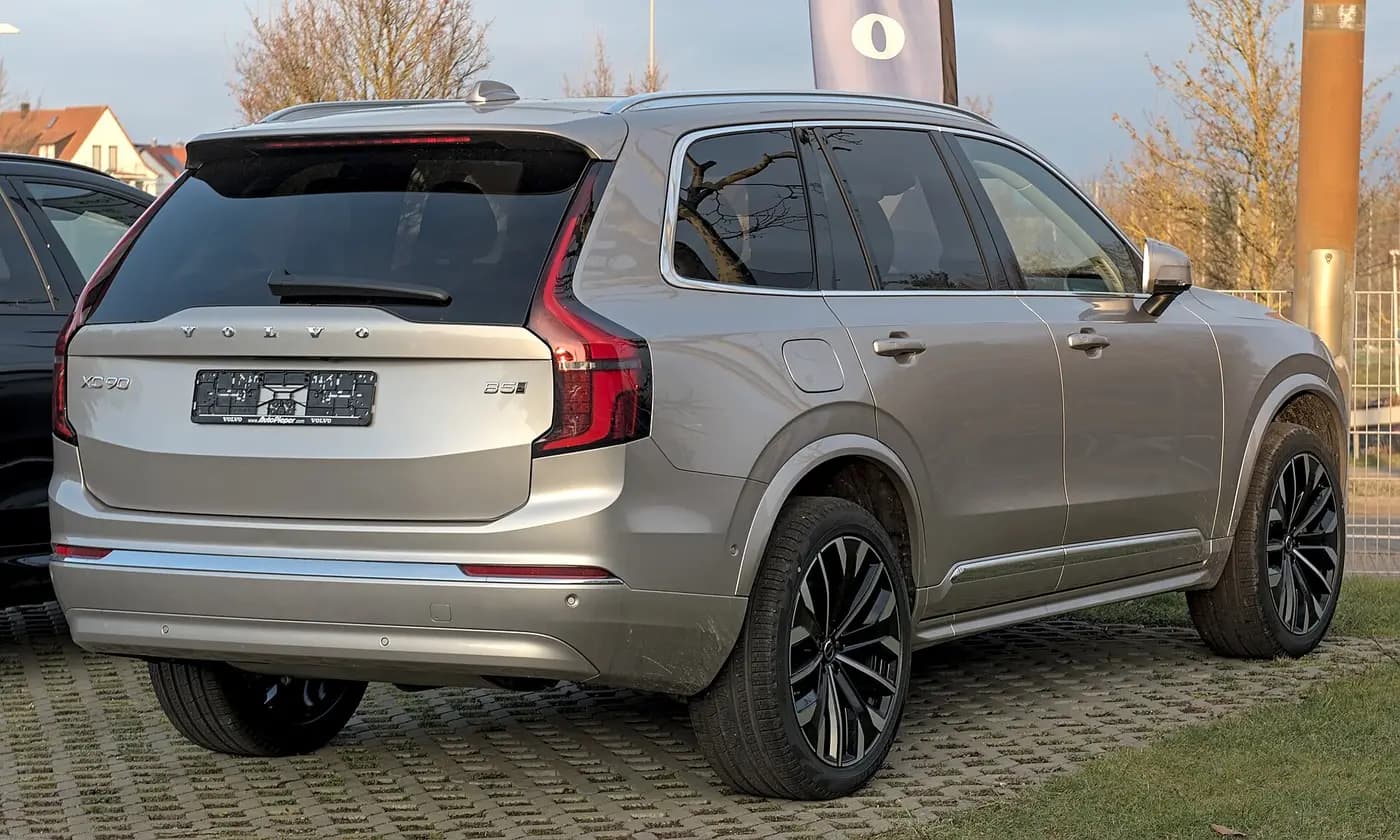 Volvo EX90 Electric SUV Debuts in India for ₹1.26 Crore